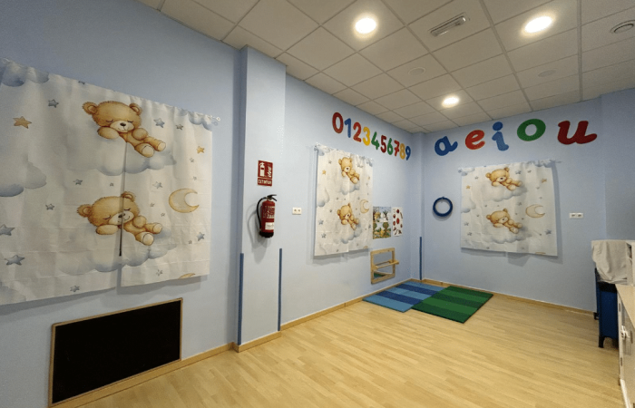 Aula de 0 y 1 años amplia y segura en CEI Caracola.